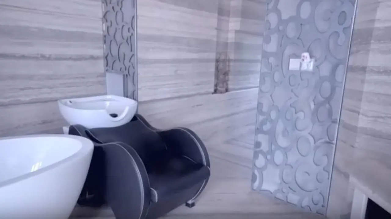 Kamar Mandi Mewah Momo Geisha