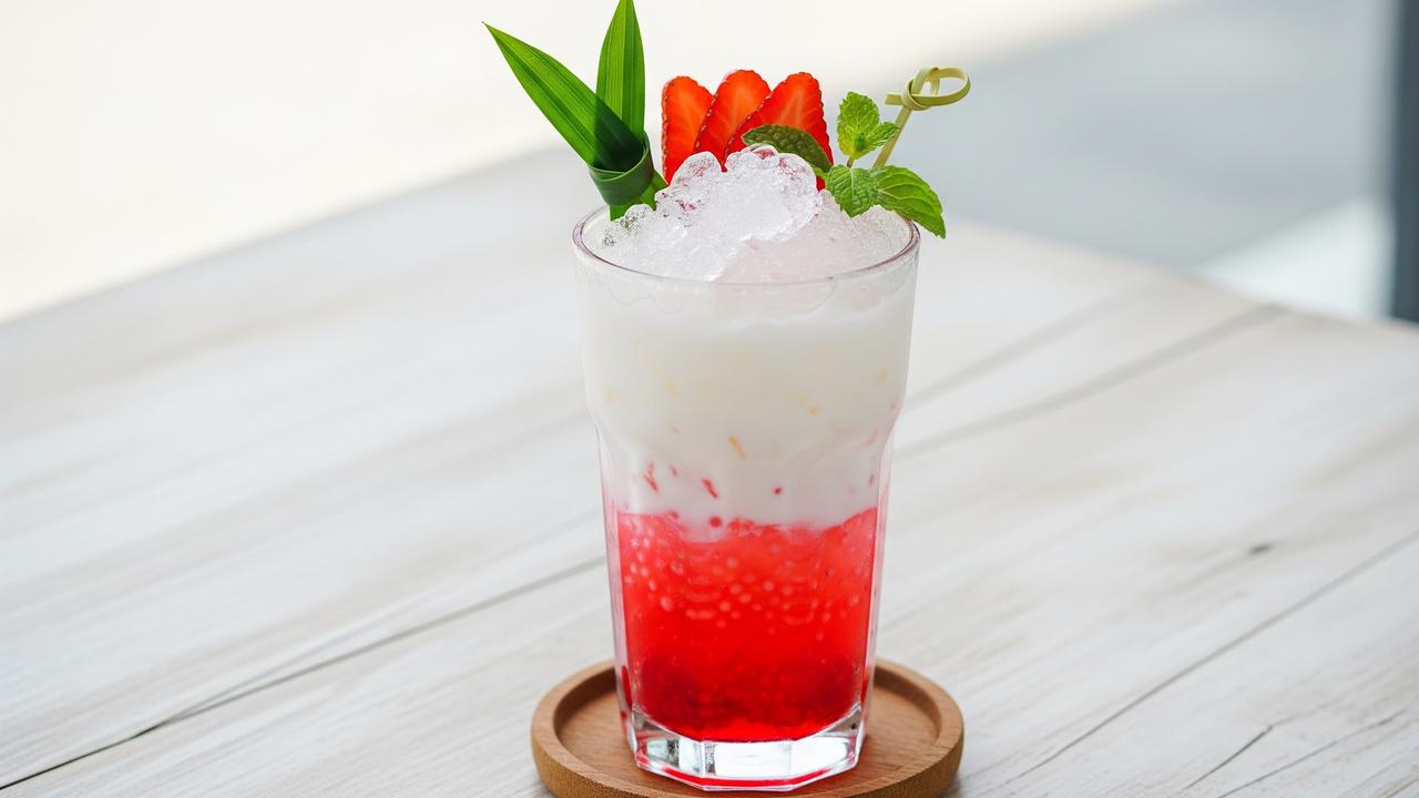 Resep Es Merah Putih Segar/AI Generated