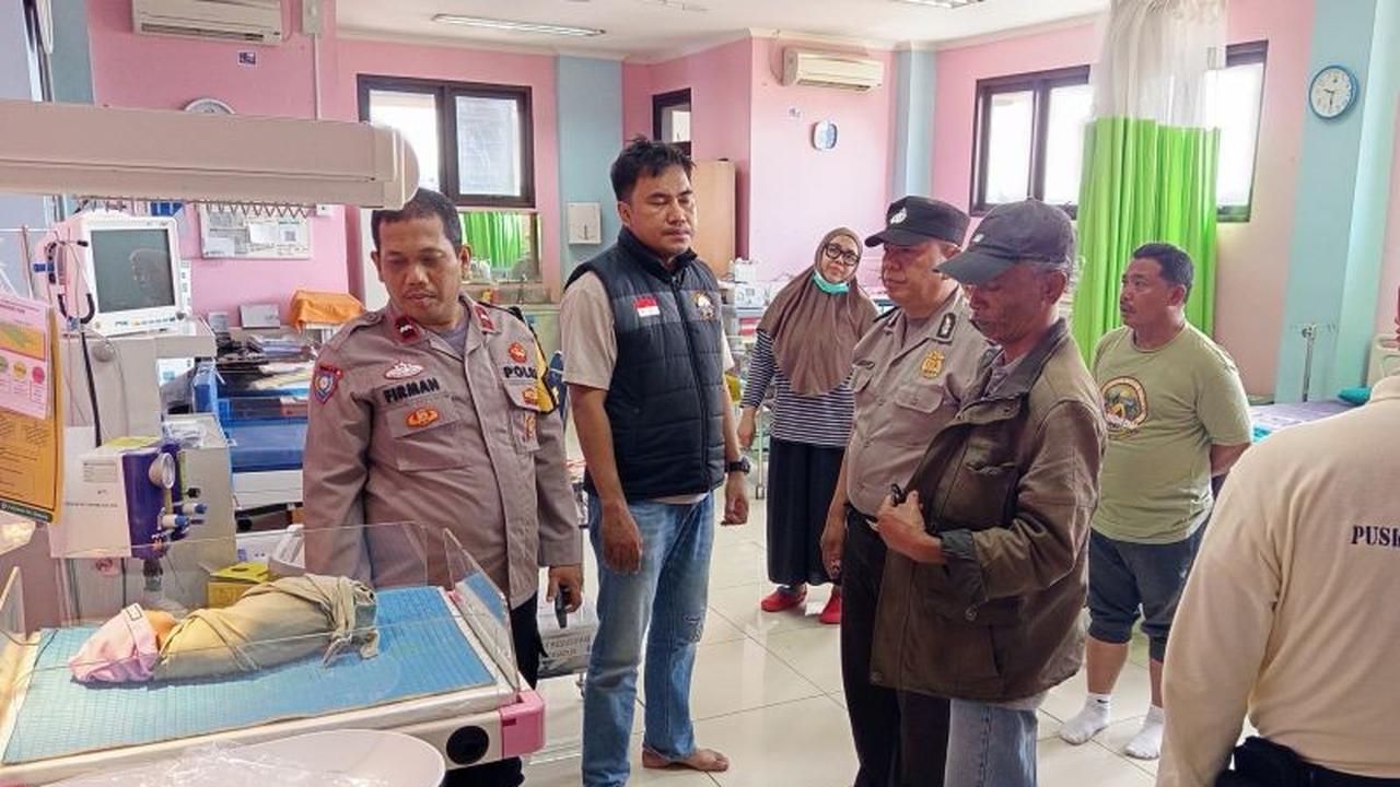 Geger Penemuan Bayi Hidup di Pembuangan Sampah Cipayung, Warga Langsung Bertindak