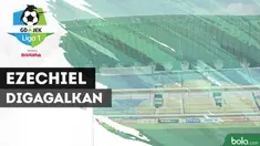 Berita video striker Persib Bandung, Ezechiel N'Douassel, tampak seperti tak percaya tandukannya bisa digagalkan dua tiang gawang saat menghadapi Persipura Jayapura dalam lanjutan Gojek Liga 1 2018 bersama Bukalapak, Sabtu (12/5/2018).