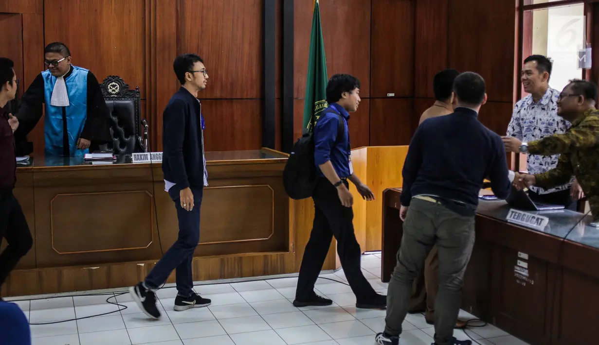 Suasana usai persidangan gugatan Wadah Pegawai KPK dengan tergugat Pimpinan KPK di Pengadilan Tata Usaha Negara Jakarta, Senin (11/3). Majelis Hakim menolak gugatan ini. (Liputan6.com/Faizal Fanani)