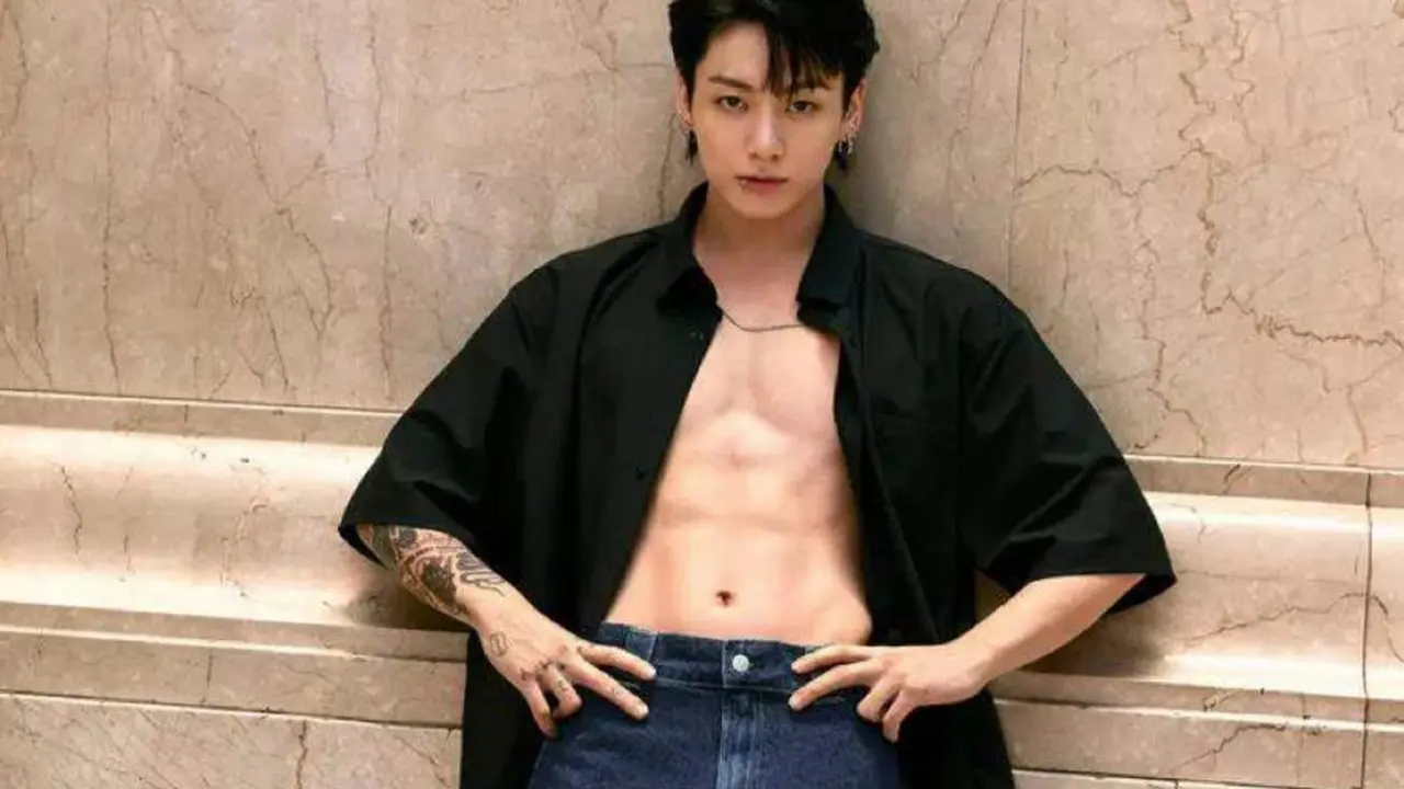 6 Gaya Jungkook BTS Pamer Perut Sixpack hingga Boyfriend Material Look di Pemotretan Terbaru Calvin Klein