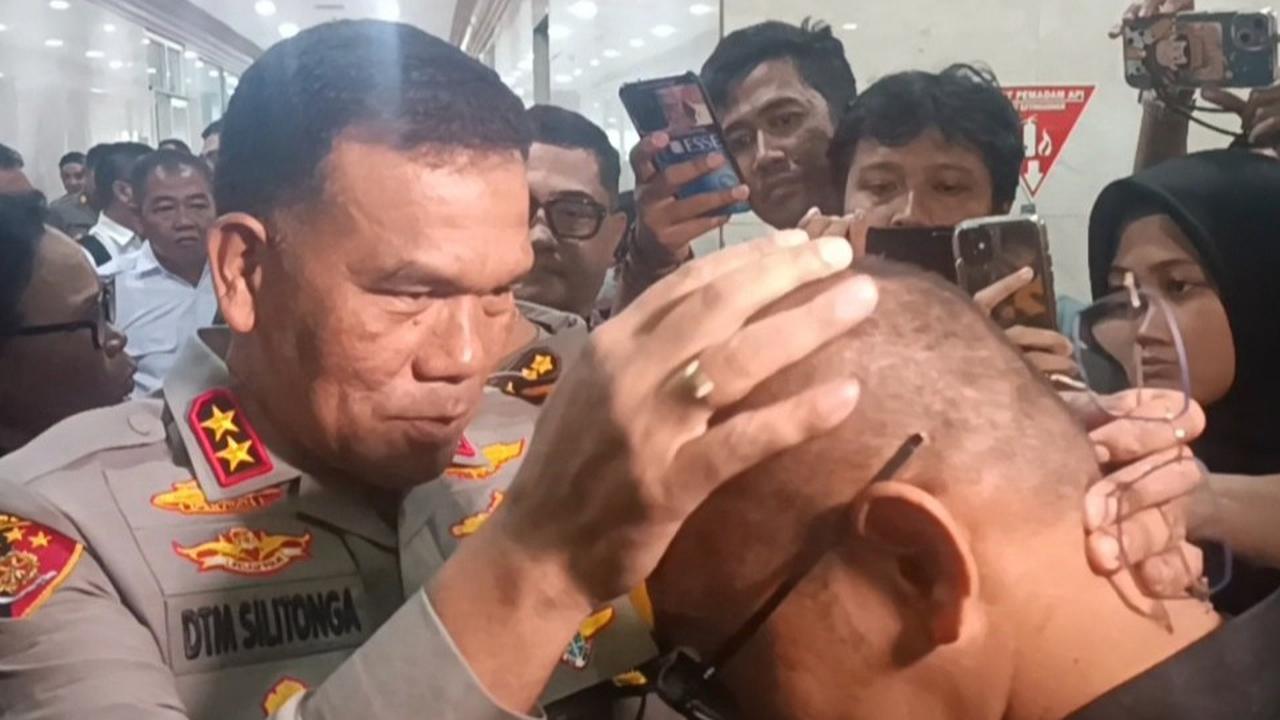 Tunjuk dan Pegang Kepala Ipda Rudy Soik, Kapolda NTT: Saya Sayang Kamu, Jadi Polisi yang Baik