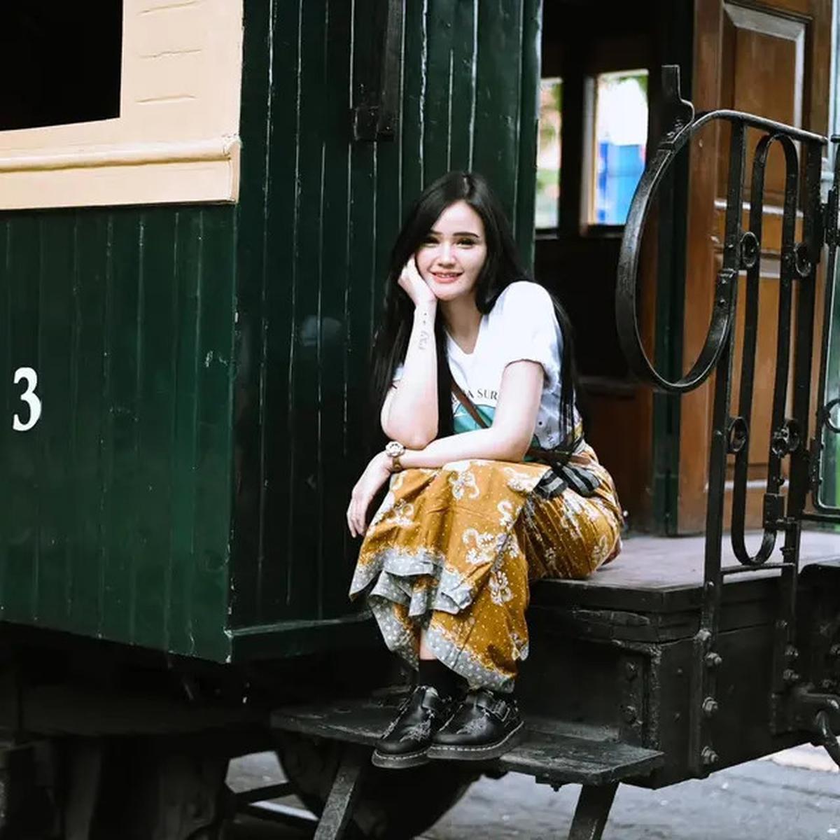 6 Inspirasi Gaya Rambut Fanny Soegi, dari Panjang hingga Pendek yang Bikin Pangling