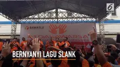 Ketua Bawaslu RI Abhan dan Ketua KPU RI bernyanyi lagu Slank berjudul Ku Tak Bisa dengan lirik yang sedikit diubah. Keduanya bernyanyi di atas panggung peringatan satu dasawarsa Bawaslu RI di kantornya Jalan MH Thamrin, Jakarta Pusat, Minggu (8/4/201...