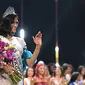 Miss Universe 2023 yang baru dinobatkan, Sheynnis Palacios dari Nikaragua, melambai setelah memenangkan kontes kecantikan tahunan di San Salvador pada 18 November 2023. (Marvin RECINOS / AFP)