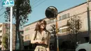 OOTD chic ala Fuji saat berada di Tokyo. Ia mengenakan set atasan dan bawahan berwarna cokelat. Atasannya memiliki siluet cropped hem dan celana dengan gaya kantong yang unik. [Foto: Instagram/fuji_an]