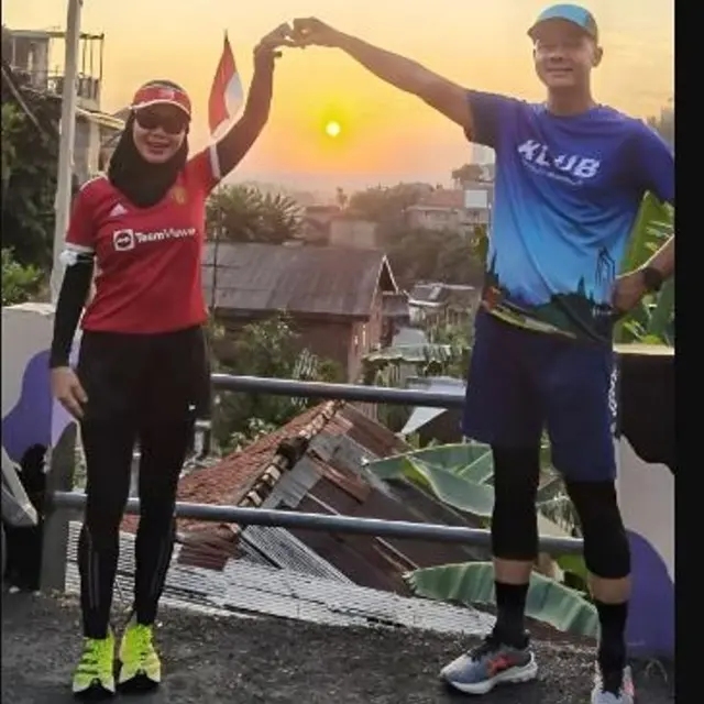 Istri Ganjar Pranowo, Siti Atikoh Supriyanti yang sering tampil sporty dan stylish