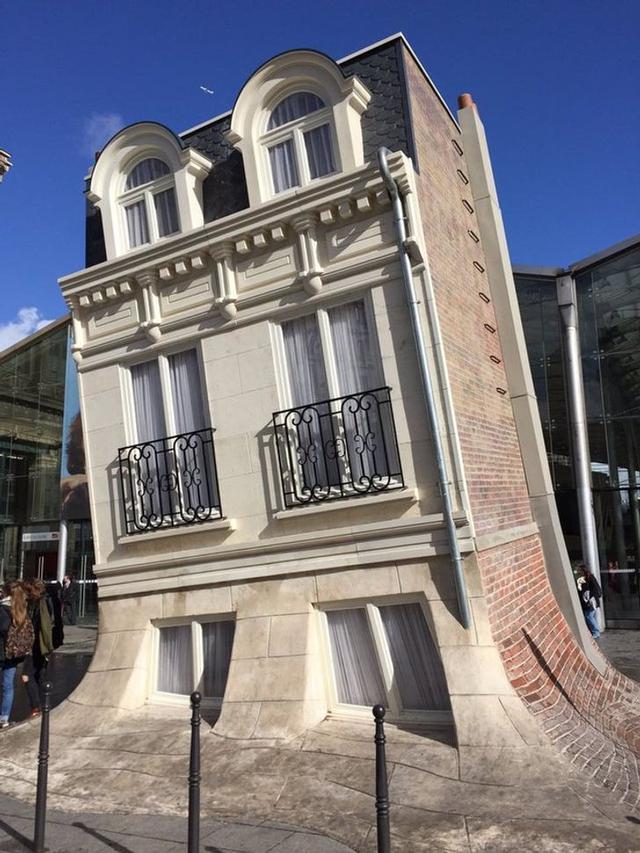 6 Potret Arsitektur Bangunan Bengkok Ini Nyeleneh, Unik Tapi Bikin Bingung