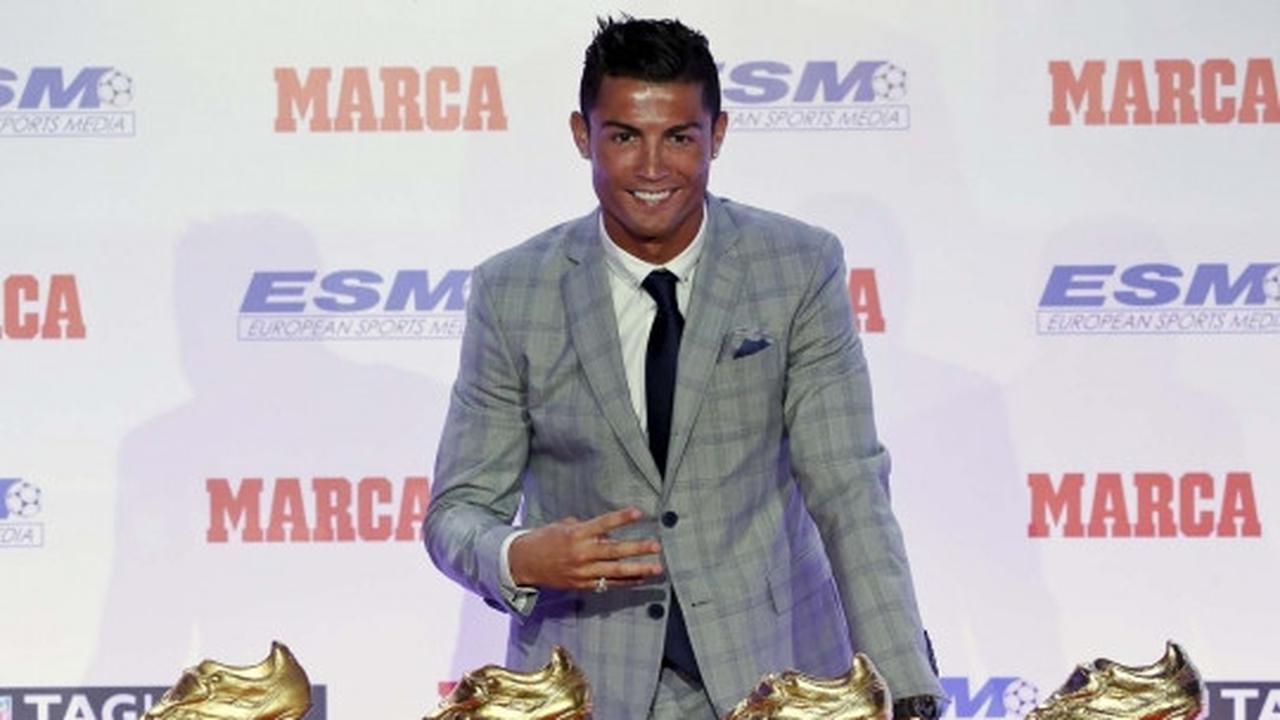 Semringah Cristiano Ronaldo kembali raih sepatu emas