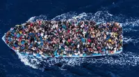 Kapal yang mengangkut para pengungsi menyeberangi lautan (keyt)