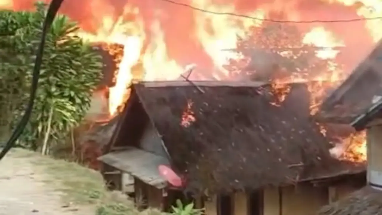 Cerita Mencekam Korban Kebakaran Kampung Adat di Sukabumi: Nekat Melompat dari Rumah Demi Selamatkan Diri