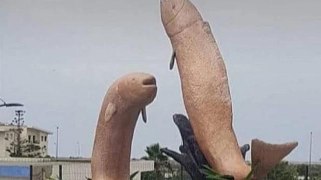 Diklaim Mirip Alat Kelamin, Patung Dua Ikan Ini Akhirnya Dihancurkan
