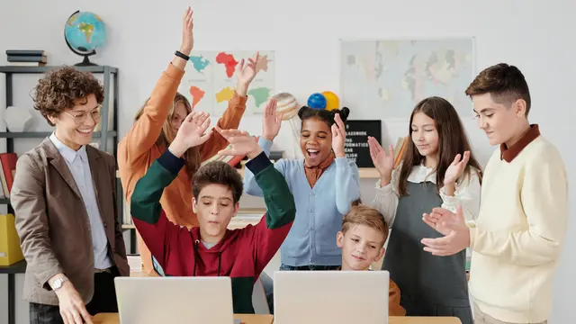 5. Cek Kesehatan Kulit dan Keringat Anak