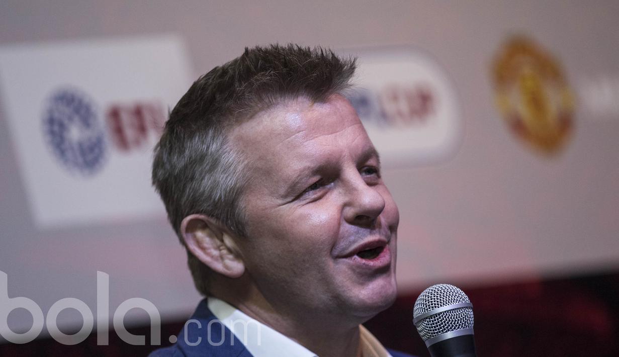 Managing Director BeIN Sports Asia Pasific, Mike Kerr, memberikan keterangan pers terkait kerjasama dengan Super Soccer TV di Foundry 8, Jakarta, Kamis (2/3/2017). (Bola.com/Vitalis Yogi Trisna)