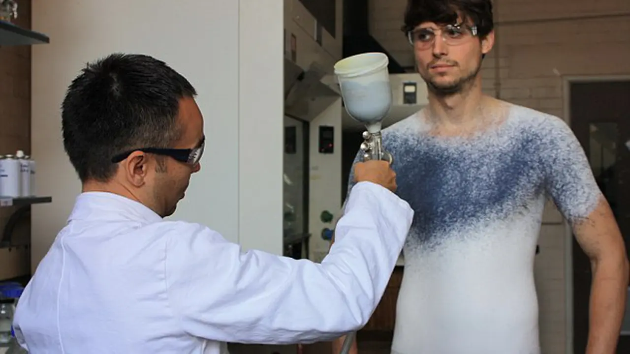 Unik dan Cantik! Baju dari Spray-on
