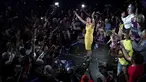 Wali Kota Toronto yang baru terpilih, Olivia Chow, melambai kepada para pendukungnya saat ia merayakan kemenangannya di sebuah acara malam pemilihan di Toronto, Kanada pada hari Senin (26/6/2023). (Chris Young/The Canadian Press via AP)