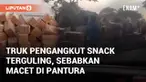Kemacetan terjadi di jalan Pantura arah Jakarta menuju Cirebon. Kemacetan disebabkan oleh truk terguling