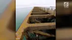 Uji nyali seorang Pria melintasi tiang dermaga tanpa mengenakan pengaman apapun. 100 tiang berhasil ia lewati.