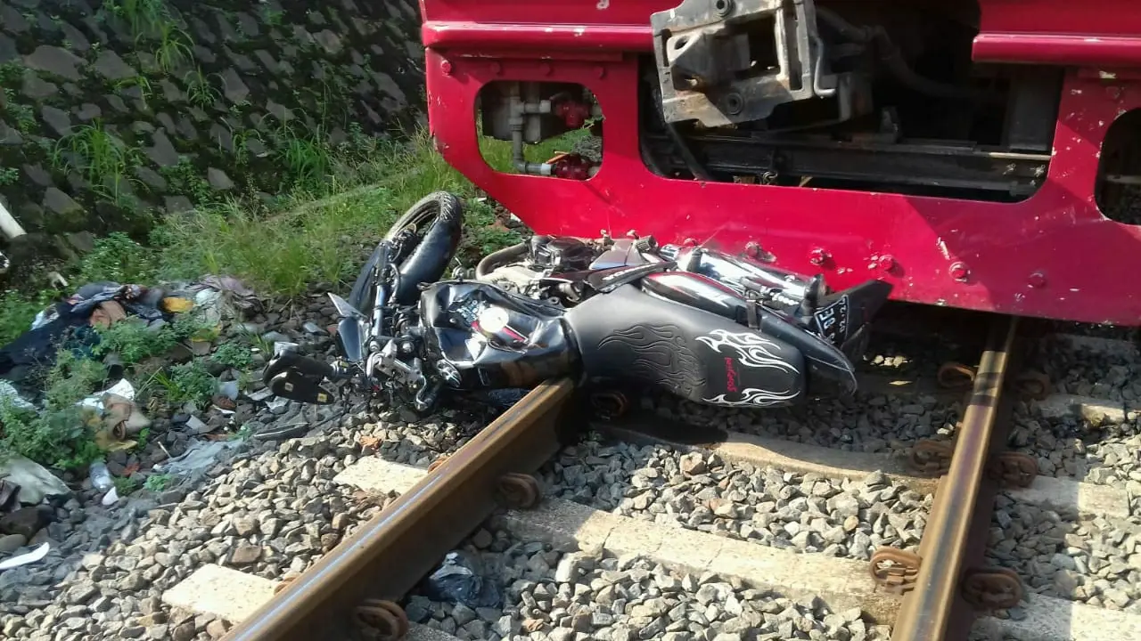 Kecelakaan KRL tabrak motor di Bogor