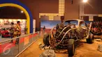 Pengunjung melihat mobil yang pernah digunakan untuk pembuatan film yang dipamerkan di Indonesia Internasional Motor Show 2016 di JIEXPO, Jakarta, Kamis (7/4/2016). IIMS 2016 menargetkan nilai transaksi Rp 2 Triliun. (Liputan6.com/Helmi Fithriansyah)