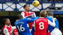 Pemain Everton James Tarkowski (kanan) mencetak gol ke gawang Arsenal pada pertandingan sepak bola Liga Inggris di Goodison Park, Liverpool, Inggris, 4 Februari 2023. Everton mengalahkan Arsenal dengan skor 1-0. (AP Photo/Jon Super)