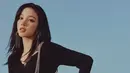 Kemitraan ini dimulai dengan peluncuran kampanye Holiday 2024, yang dilakukan di Los Angeles dan mengangkat konsep perjalanan darat. Kampanye ini juga menampilkan video dengan lagu solo Yuqi, "Radio (Dum-Dum)", serta akan mencakup berbagai platform seperti editorial, media sosial, acara, dan lainnya.  [Dok/Tory Burch].