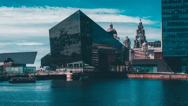 Ilustrasi Albert Dock, Liverpool, Inggris