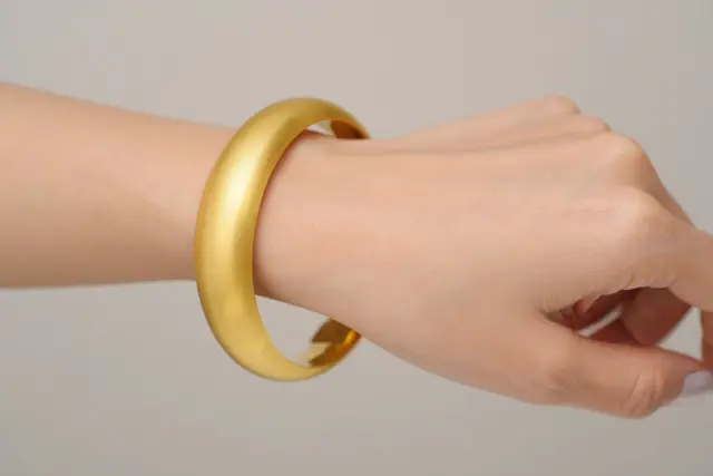 Gelang Berapa Gram yang Cocok untuk Wanita Usia 40-an
