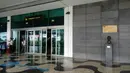 Terdapat patung Cristiano Ronaldo di pintu kedatangan Bandara Madeira. Kota ini merupakan tempat kelahiran Cristiano Ronaldo. (Bola.com/Reza Khomaini)