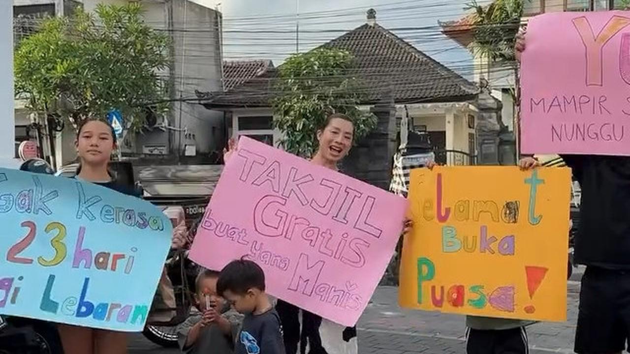 5 Potret Keseruan Jennifer Bachdim Ajak Keluarga Bagi-Bagi Takjil Gratis di Jalanan, Tak Lupa Bawa Karton Penyemangat