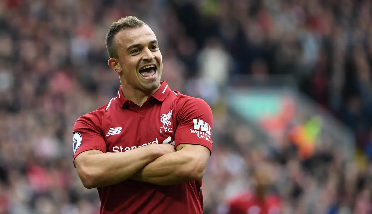 Xherdan Shaqiri - Sama seperti dua rekannya di Liverpool, Shaqiri juga dikenal sebagai pemain yang taat dalam menjalankan ibadah puasa. Saat tampil di Liga Champions 2018/19, Shaqiri tetap menjalankan ibadah puasa. (AFP/Paul Ellis)