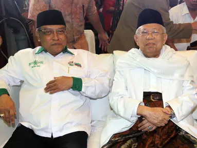 Ketua Umum Pengurus Besar Nahdlatul Ulama (PBNU) KH Said Aqil Siradj (kiri) bersama Rais Aam PBNU KH Ma'ruf Amin (kanan) menghadiri sekaligus membuka acara Grand Launcing hari Santri 2017 di Gedung PBNU, Jakarta, Kamis (10/8). (Liputan6.com/Johan Tallo)