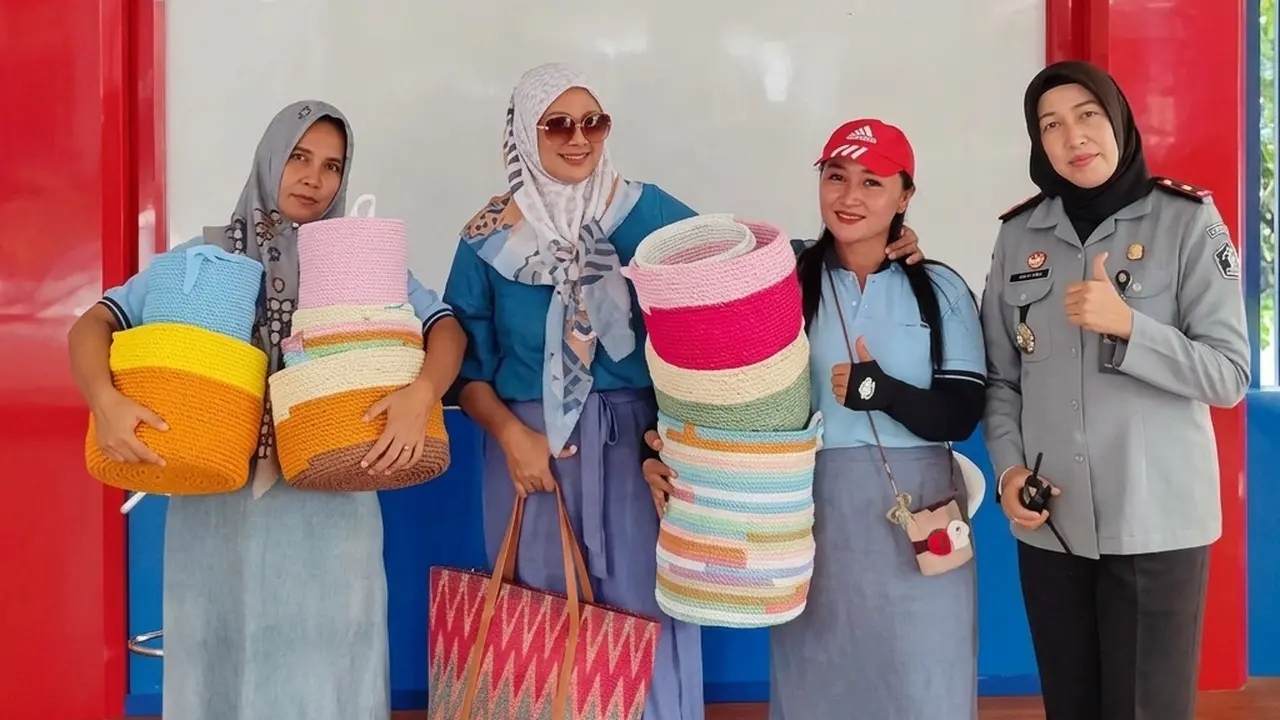 Kisah EKKYTA, Hobi Merajut jadi Bisnis Handmade hingga Berdayakan Warga Binaan