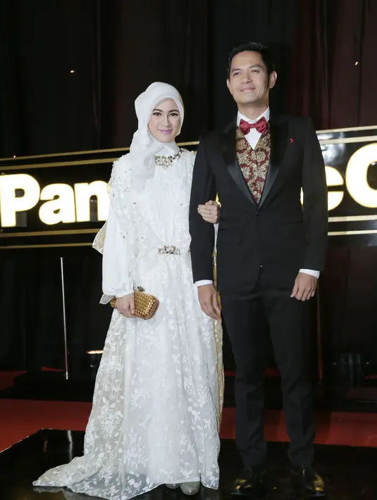 "Kalau kami merasa sejalan, satu visi dan pandangan nggak ada masalah. Sepanjang yang terbaik. Tapi untuk saat ini kami belum siap," ujar Dude Harlino, di kawasan Tendean, Jakarta Selatan, Selasa (18/10/2016). (Galih W. Satria/Bintang.com)