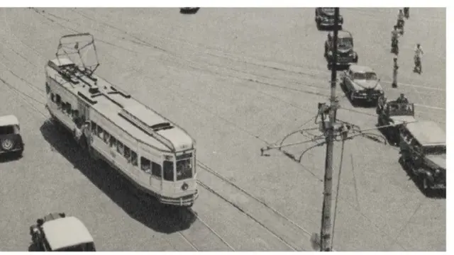 Jalur Trem di Jakarta yang ditutup pada 1960-1963 karena dinggap ketinggalan zaman dan sering menjadi penyebab kecelakaan