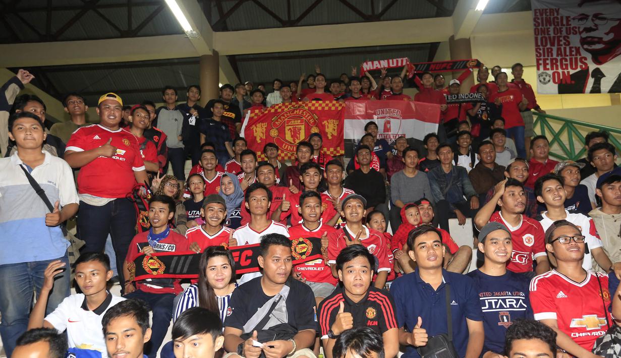 Nonton bareng dipadati suporter Manchester United yang menamakan diri mereka Utara (United Jakarta Utara). (Bola.com/Vitalis Yogi Trisna)