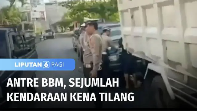 Polisi menjatuhkan sanksi tilang pada sejumlah kendaraan yang sedang antre mengisi BBM di SPBU di Kota Baturaja, Kabupaten Ogan Komering Ilir. Selain antrean memicu arus lalu lintas tersendat, tilang dikenakan pada kendaraan yang kedapatan tidak dile...