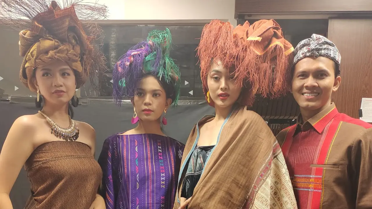 Fashion and Music Show untuk Toba pamerkan ulos indah