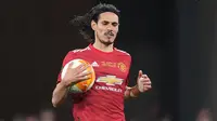 Edinson Cavani. Manchester United merekrutnya dari PSG di deadline day musim panas 2020/2021 yang di luar kebiasaan ditutup pada 5 Oktober akibat sempat dihentikannya kompetisi di Eropa akibat wabah COVID-19. Total 17 gol telah dicetaknya dalam 40 laga hingga kini. (Foto: AFP/Pool/Michael Sohn)