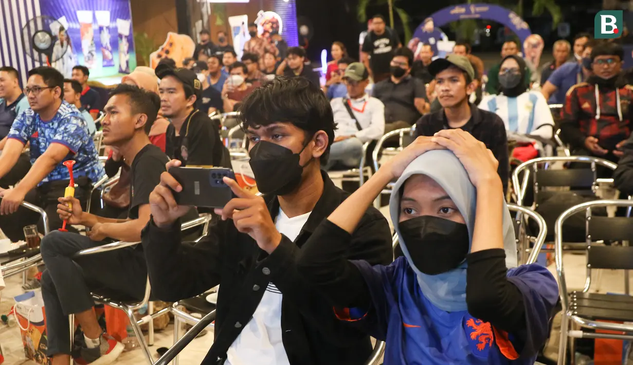 <p>Reaksi kecewa penonton ketika Timnas Argentina gagal mencetak gol ke gawang Timnas Arab Saudi saat nonton bareng Piala Dunia 2022 di Asthana Kemang, Jakarta Selatan, Selasa (22/11/2022). (Bola.com/Bagaskara Lazuardi)</p>
<p>&nbsp;</p>
