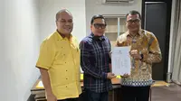 Surat Keputusan rekomendasi diserahkan langsung Wakil Ketua Umum DPP Partai Golkar, Ahmad Doli Kurnia Tanjung, kepada Dokter Aci di Jakarta, Rabu, 31 Juli 2024, disaksikan Sekretaris DPD Partai Golkar Sumut, Datuk Ilhamsyah