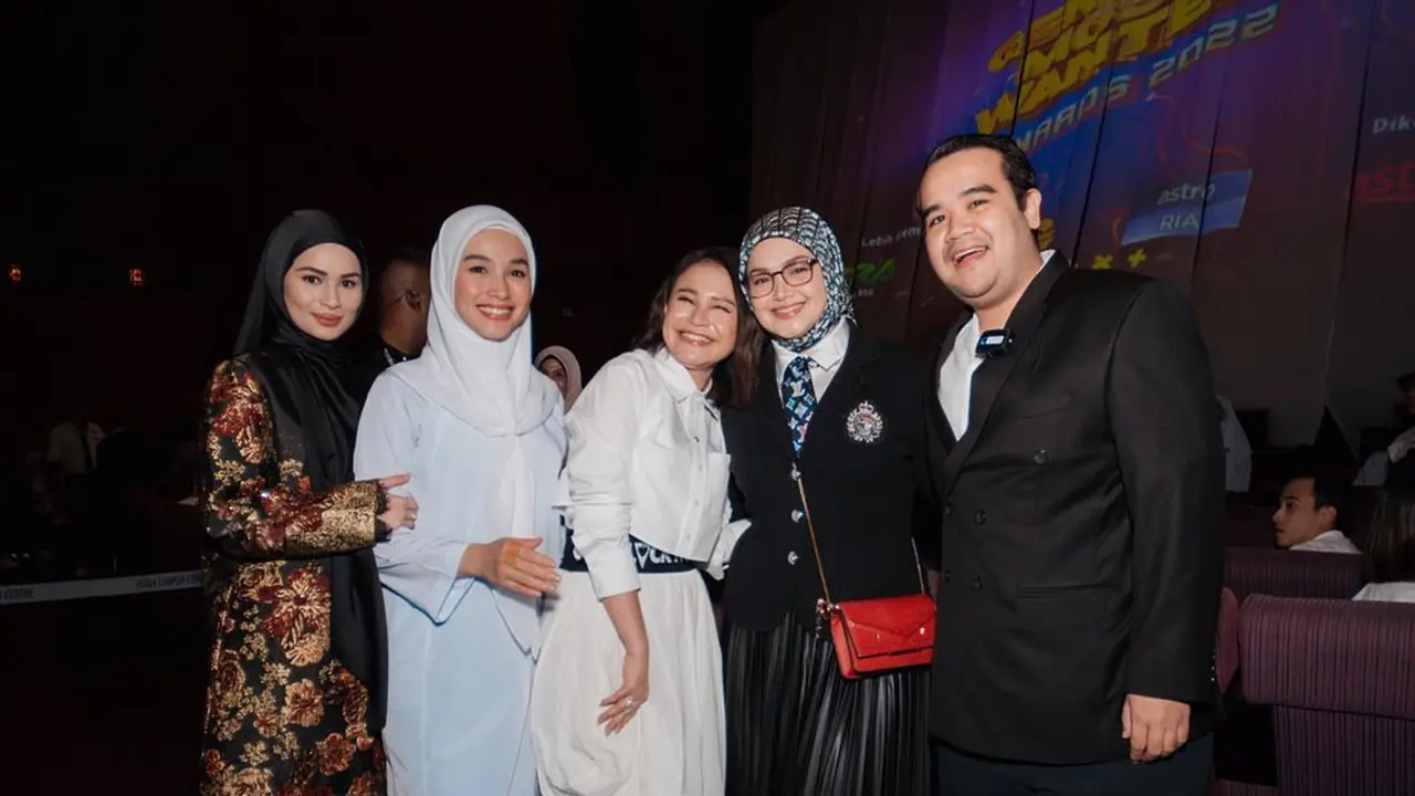 Sederet artis papan atas nonton konser Melly Goeslaw di Malaysia (Foto: Instagram ctdk)