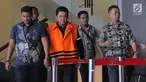 Wali Kota Pasuruan Setiyono usai menjalani pemeriksaan di Gedung KPK, Jakarta, Jumat (5/10). KPK menetapkan Setiyono sebagai tersangka dugaan suap proyek pada Dinas Koperasi dan Usaha Mikro Pemkot Pasuruan. (Merdeka.com/Dwi Narwoko)
