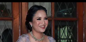 Chacha Frederica dan Dico Ganindito memastikan pernikahan mereka akan digelar di Bulan Agustus 2015.