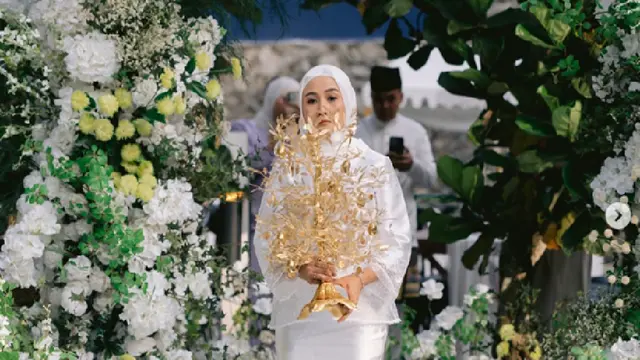 Baju Kurung Erra Fazira Saat Menikah Lagi di Usia 51 Tahun, Mas Kawinnya Pohon Emas