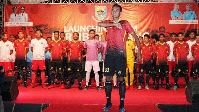 Pelatih Persibat Tebar Janji Di Awal Liga 2 2019 Indonesia Bola Com