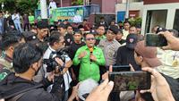 Massa demo di lokasi Musyarawah Wilayah PKB Sulsel. (Liputan6.com/Fauzan)