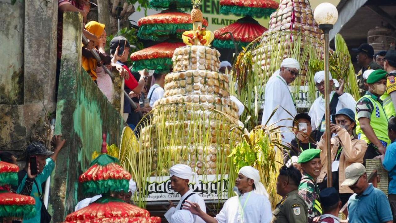 Potret Kemeriahan Saparan Apem di Klaten