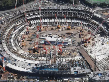 Foto udara menunjukkan pembangunan Stadion Nasional Jepang untuk upacara pembukaan dan penutupan Olimpiade 2020 di Tokyo pada 26 September 2017. Pembangunan stadion ini diperkirakan akan berakhir pada bulan Mei 2019. (AFP Photo/Jiji Press/Jepang Out)